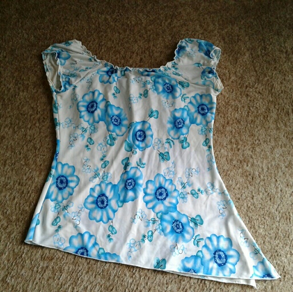 ~Blue/white flower top~ - Picture 2 of 2